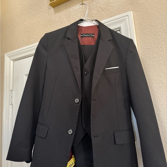 Boys Sz 12 Black 3 Piece Suit and FREE White Dress Shirt! - Picture 4 of 7